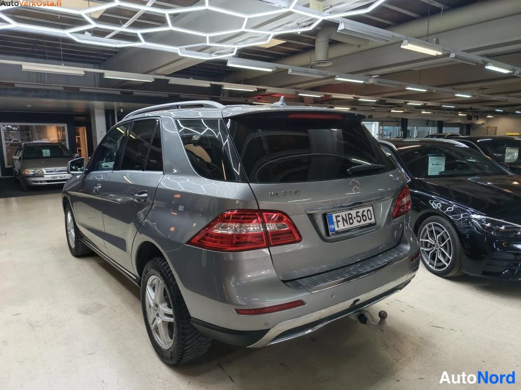 Harmaa Mercedes-Benz ML 250 BlueTEC 4MATIC 2013, takaviisto, kuva 6