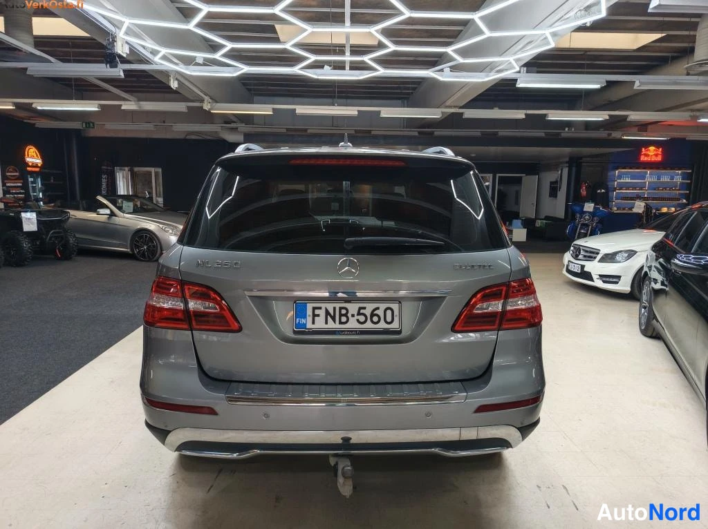Harmaa Mercedes-Benz ML 250 BlueTEC 4MATIC 2013, takaa, kuva 8