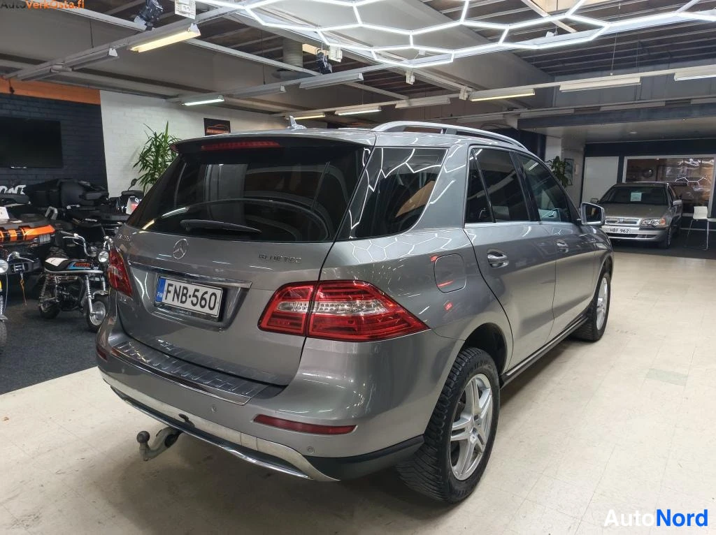Harmaa Mercedes-Benz ML 250 BlueTEC 4MATIC 2013, takaviisto, kuva 7