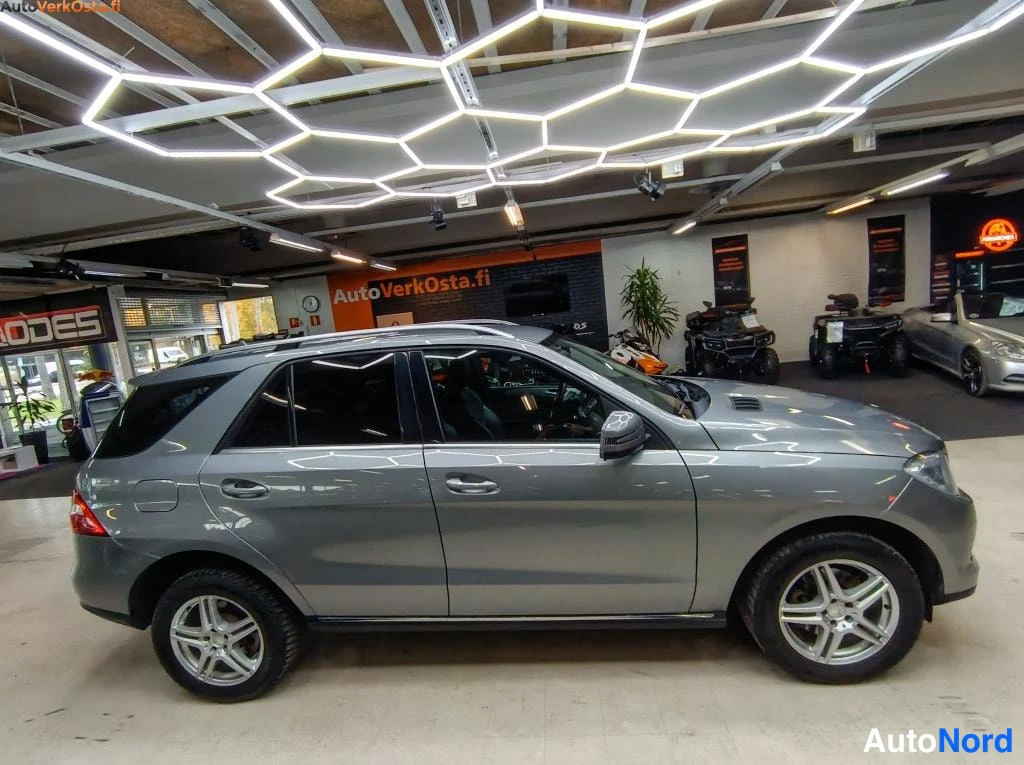 Harmaa Mercedes-Benz ML 250 BlueTEC 4MATIC 2013, sivulta, kuva 4