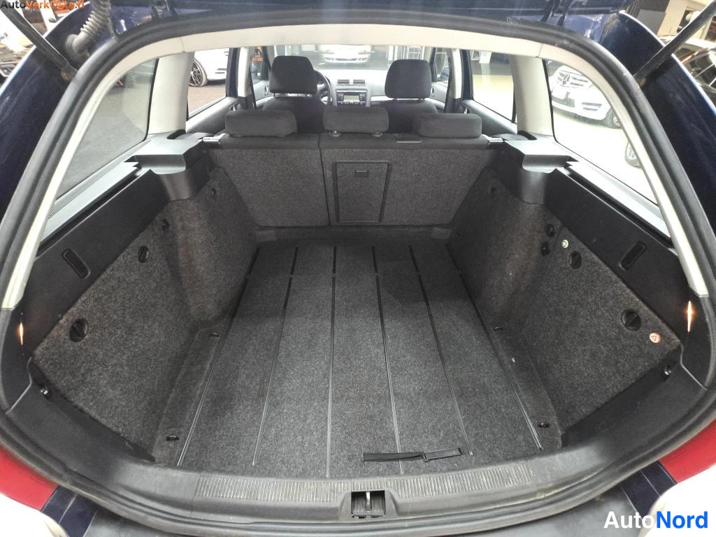 Sininen Skoda Octavia 2008, tavaratila, kuva 12
