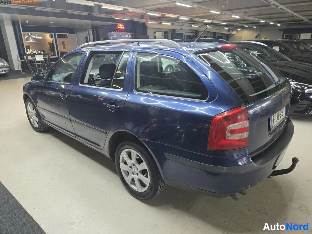 Sininen Skoda Octavia 2008, takaviisto, kuva 4