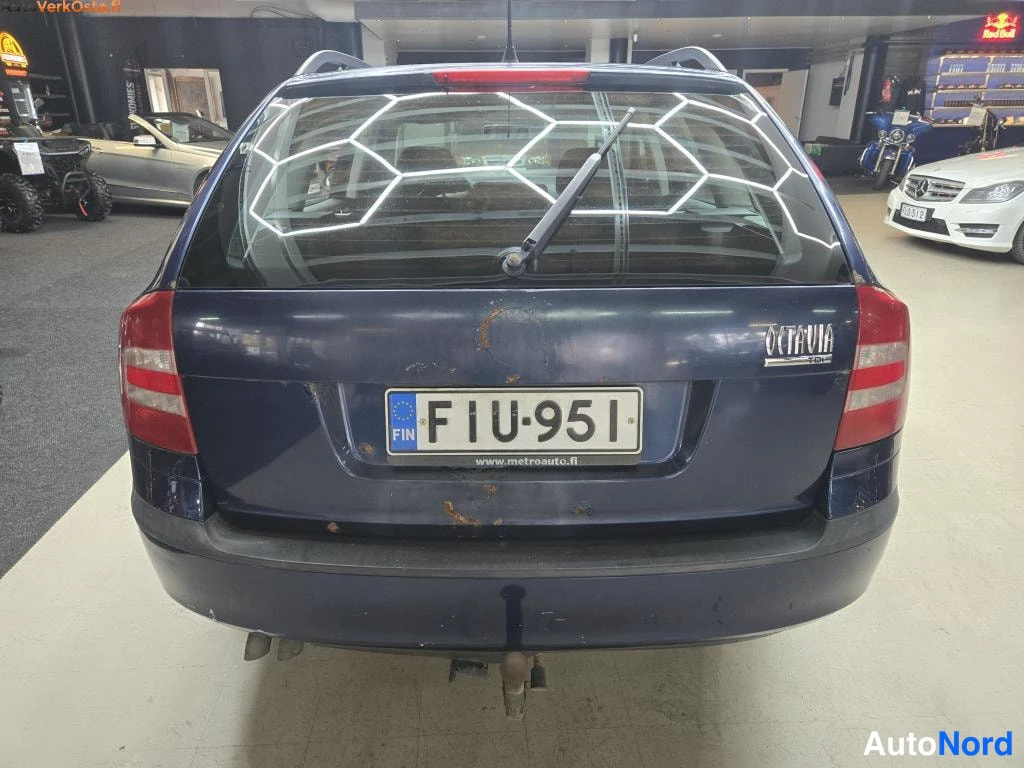 Sininen Skoda Octavia 2008, takaa, kuva 6