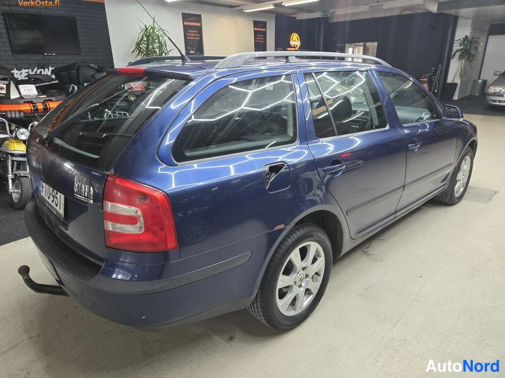 Sininen Skoda Octavia 2008, takaviisto, kuva 5