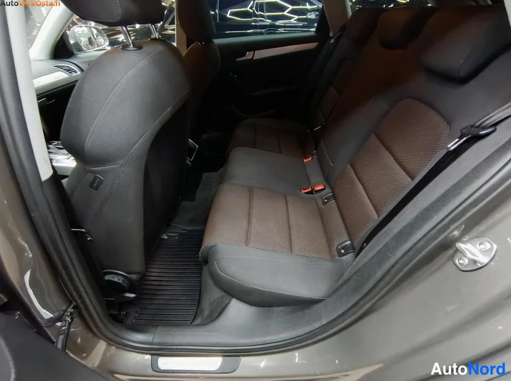 Harmaa Audi A4 Allroad 2013, takaistuimet, kuva 16
