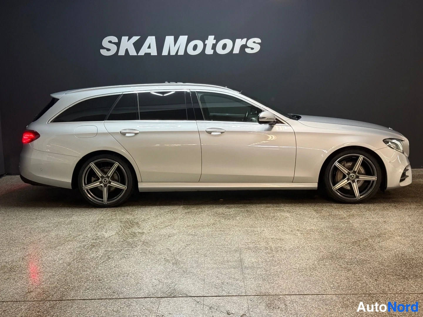 Hopea Mercedes-Benz E 220 d 4MATIC 2017, sivulta, kuva 4