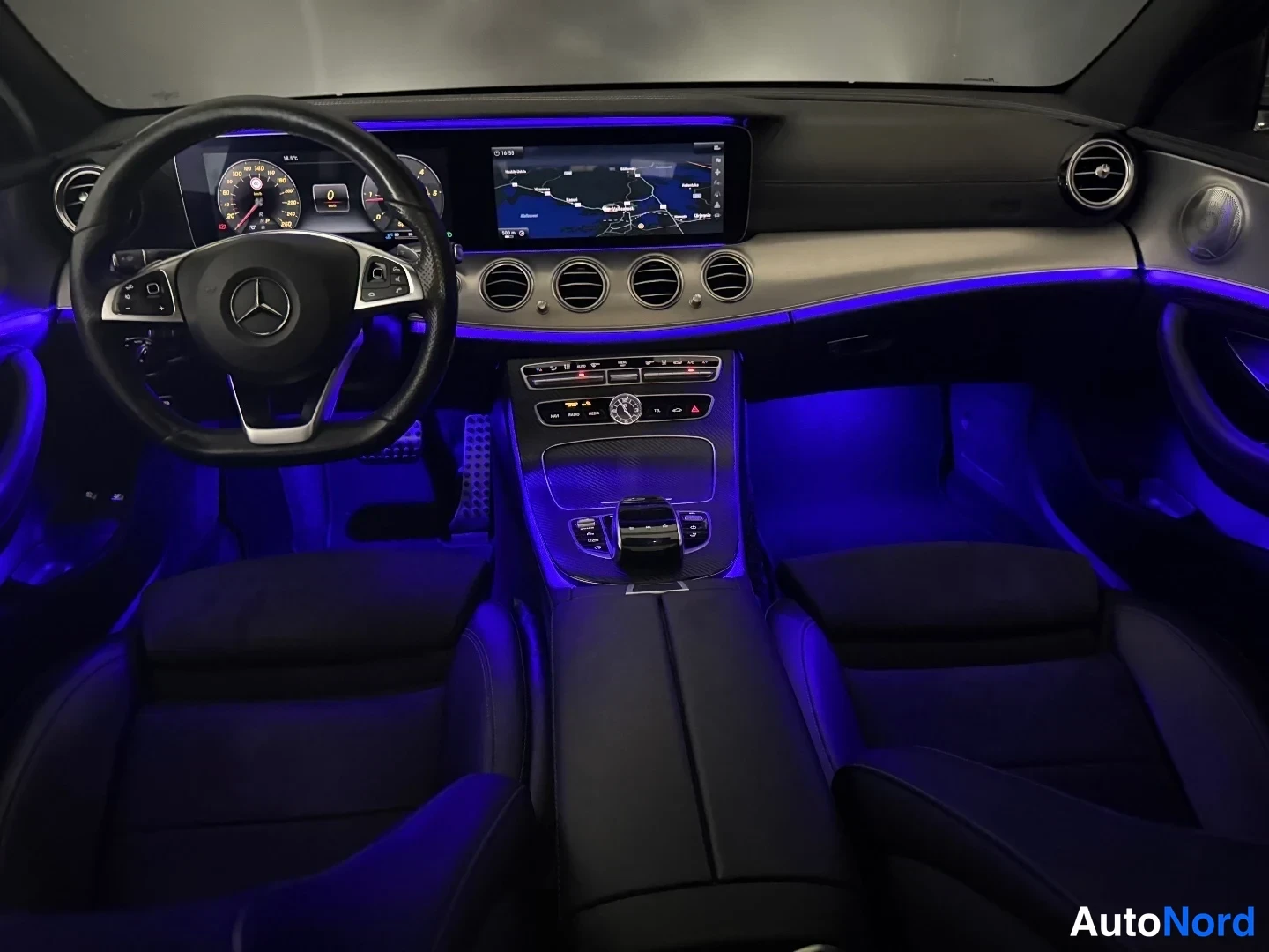 Hopea Mercedes-Benz E 220 d 4MATIC 2017, ohjaamo, kuva 13