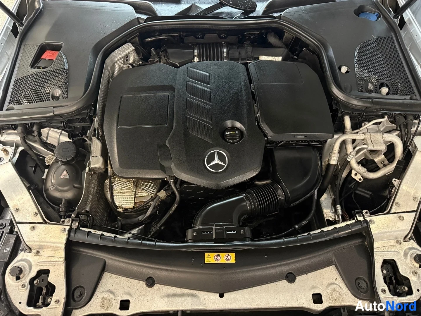 Hopea Mercedes-Benz E 220 d 4MATIC 2017, moottoritila, kuva 14