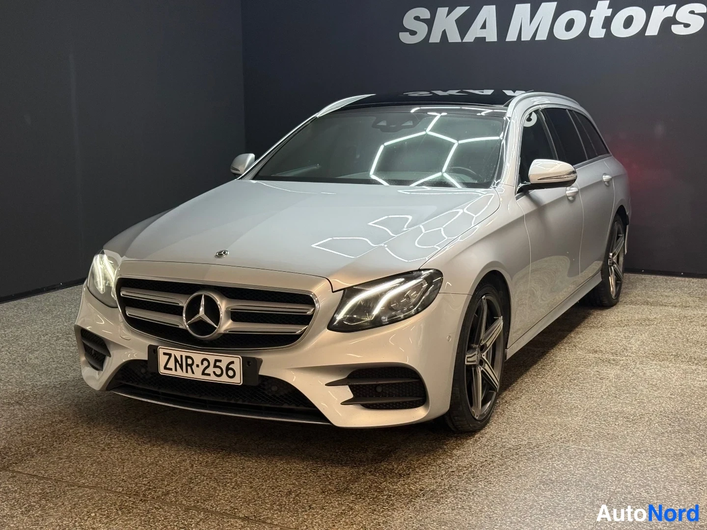 Mercedes-Benz E 220 d 4MATIC AMG Style 2017