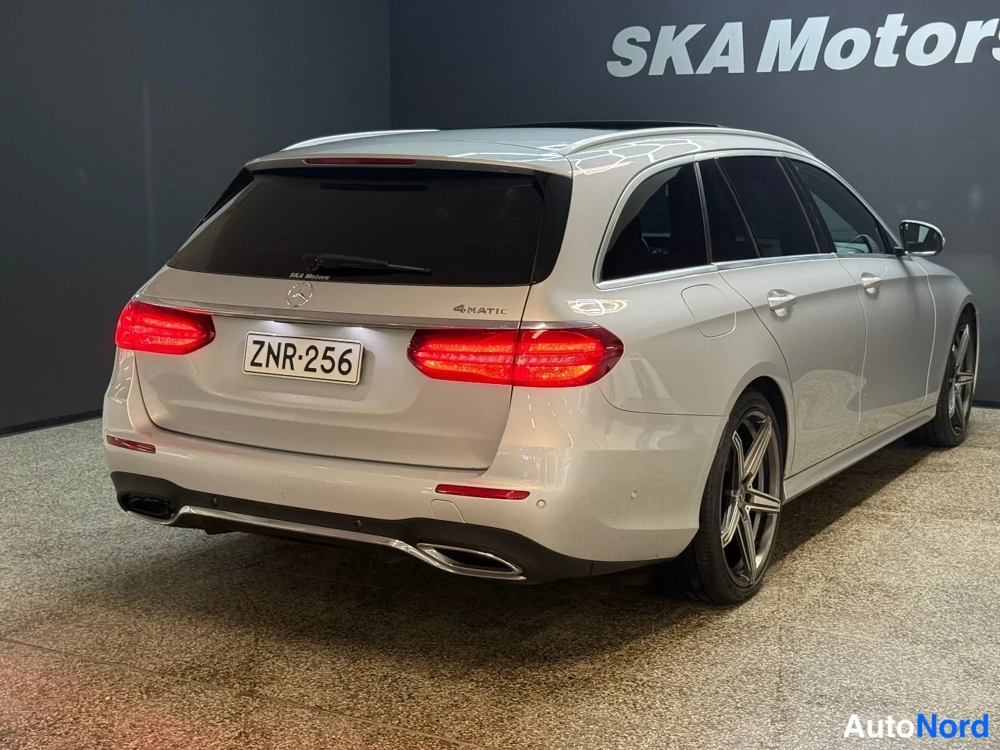 Hopea Mercedes-Benz E 220 d 4MATIC 2017, takaviisto, kuva 7
