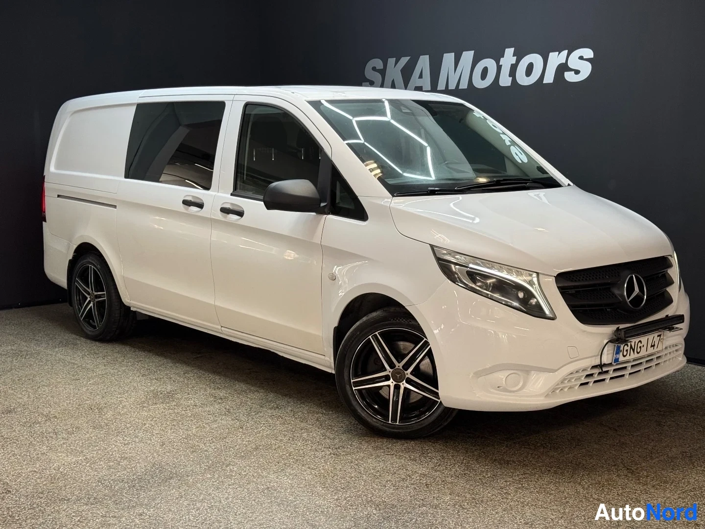Valkoinen Mercedes-Benz Vito 116 CDI 2018, etuviisto, keula oikealle, kuva 2