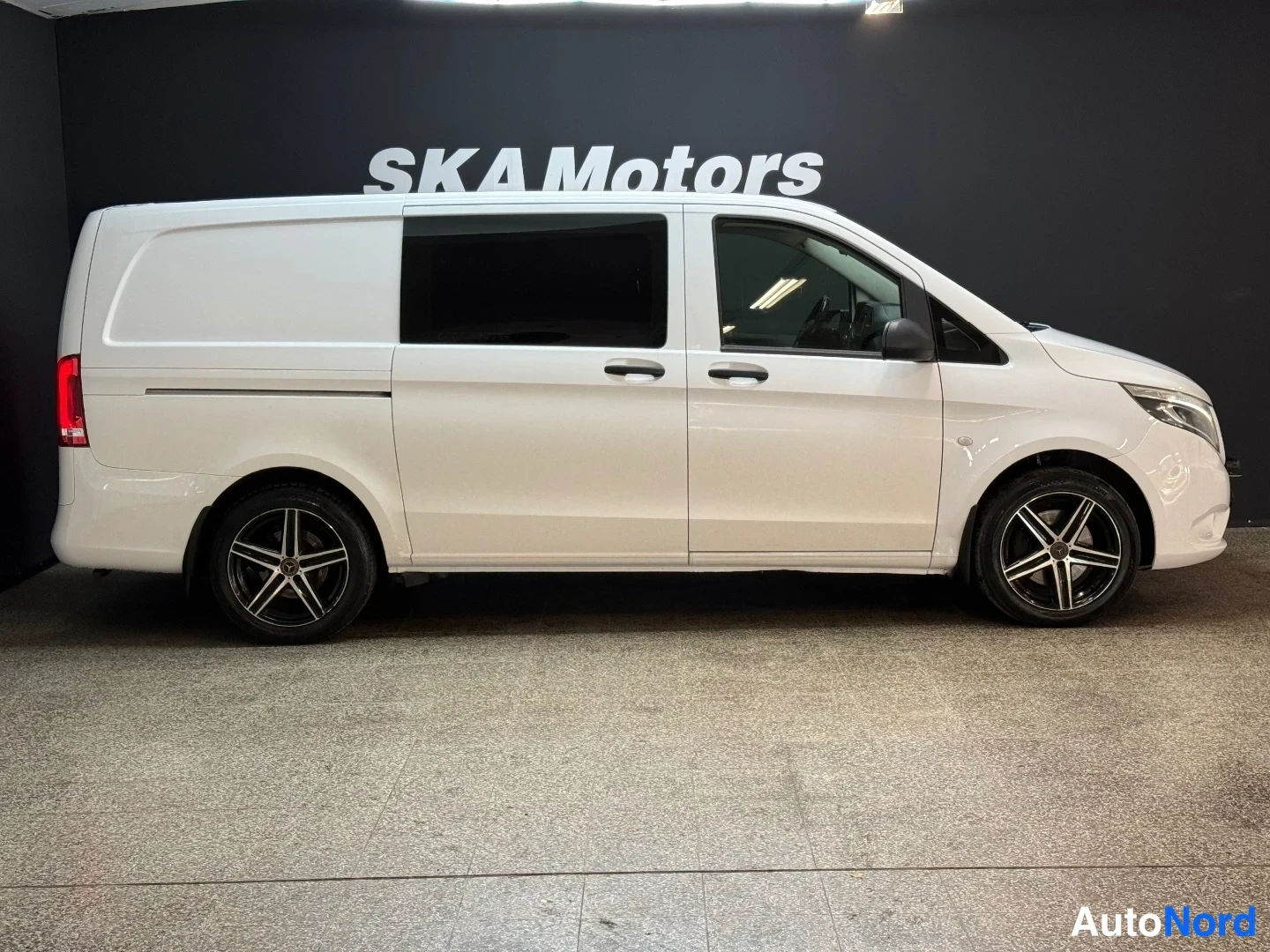 Valkoinen Mercedes-Benz Vito 116 CDI 2018, sivulta, kuva 4