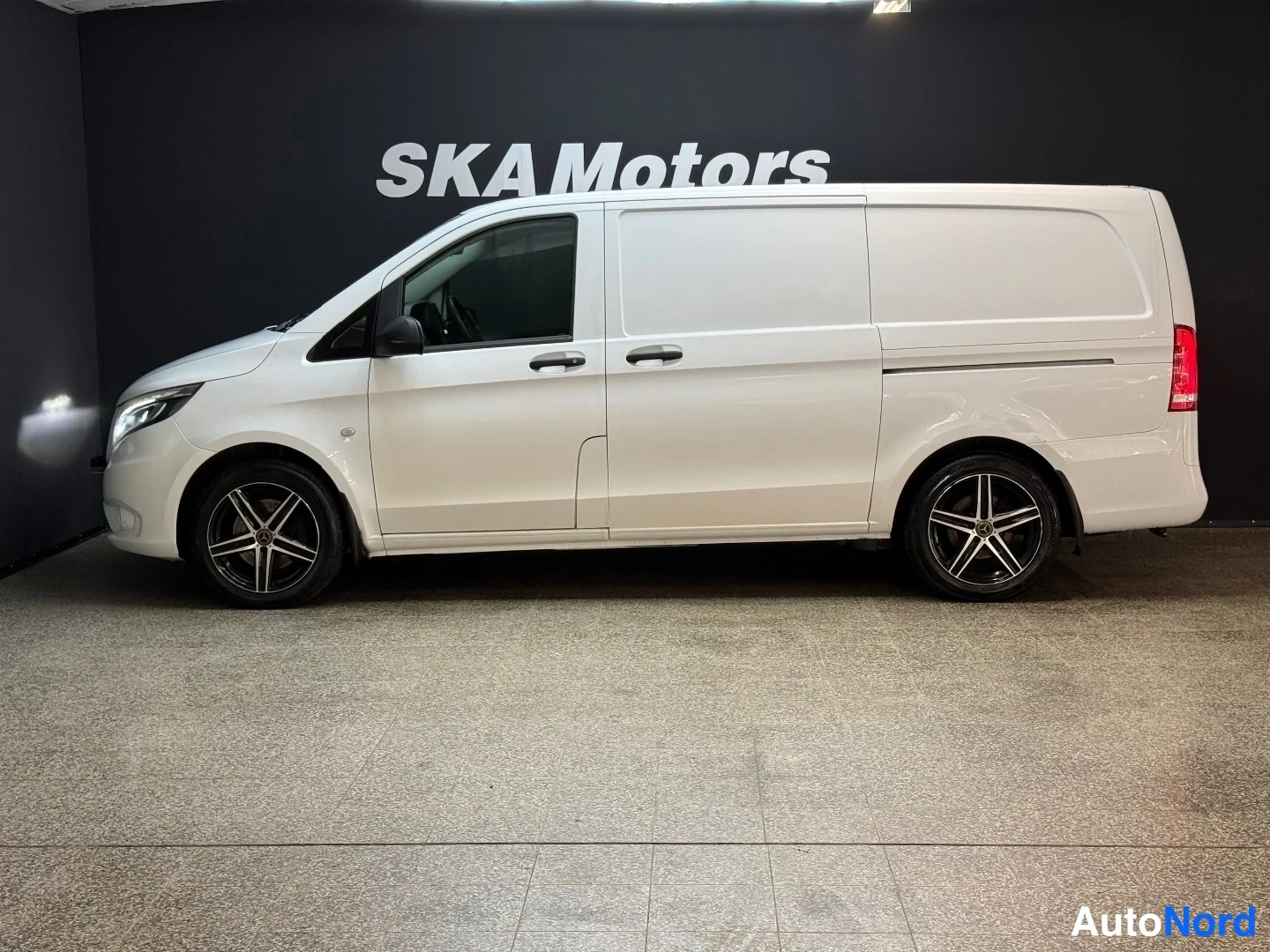 Valkoinen Mercedes-Benz Vito 116 CDI 2018, sivulta, kuva 5