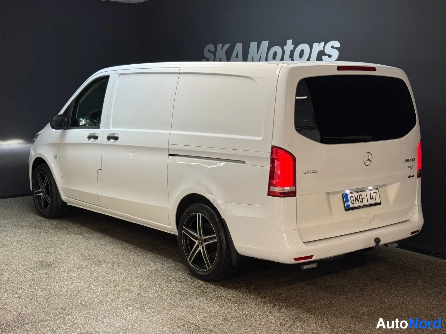 Valkoinen Mercedes-Benz Vito 116 CDI 2018, takaviisto, kuva 6