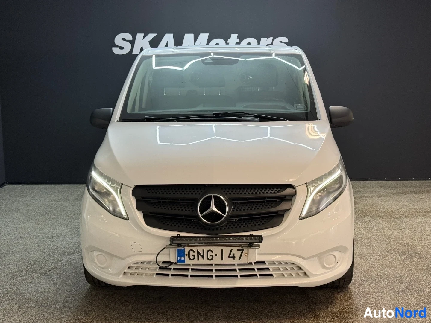 Valkoinen Mercedes-Benz Vito 116 CDI 2018, edestä, kuva 3