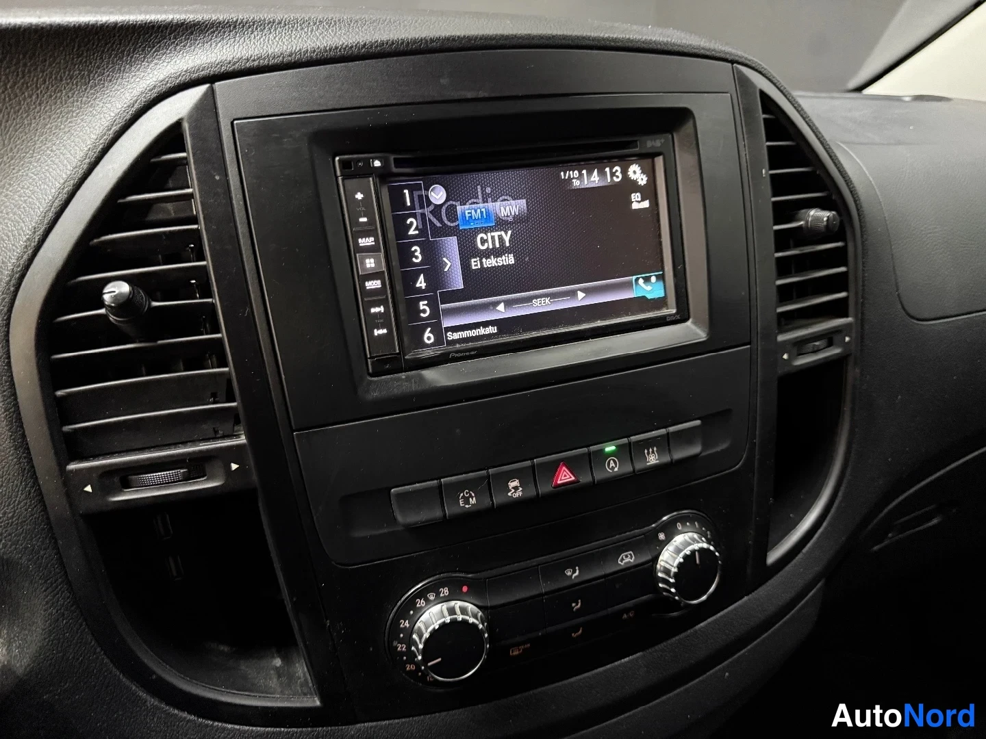 Valkoinen Mercedes-Benz Vito 116 CDI 2018, yksityiskohta, kuva 12