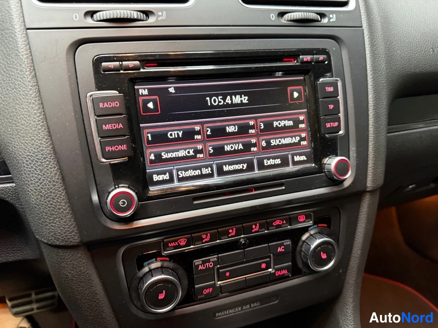 Valkoinen Volkswagen Golf GTI 2009, yksityiskohta, kuva 13