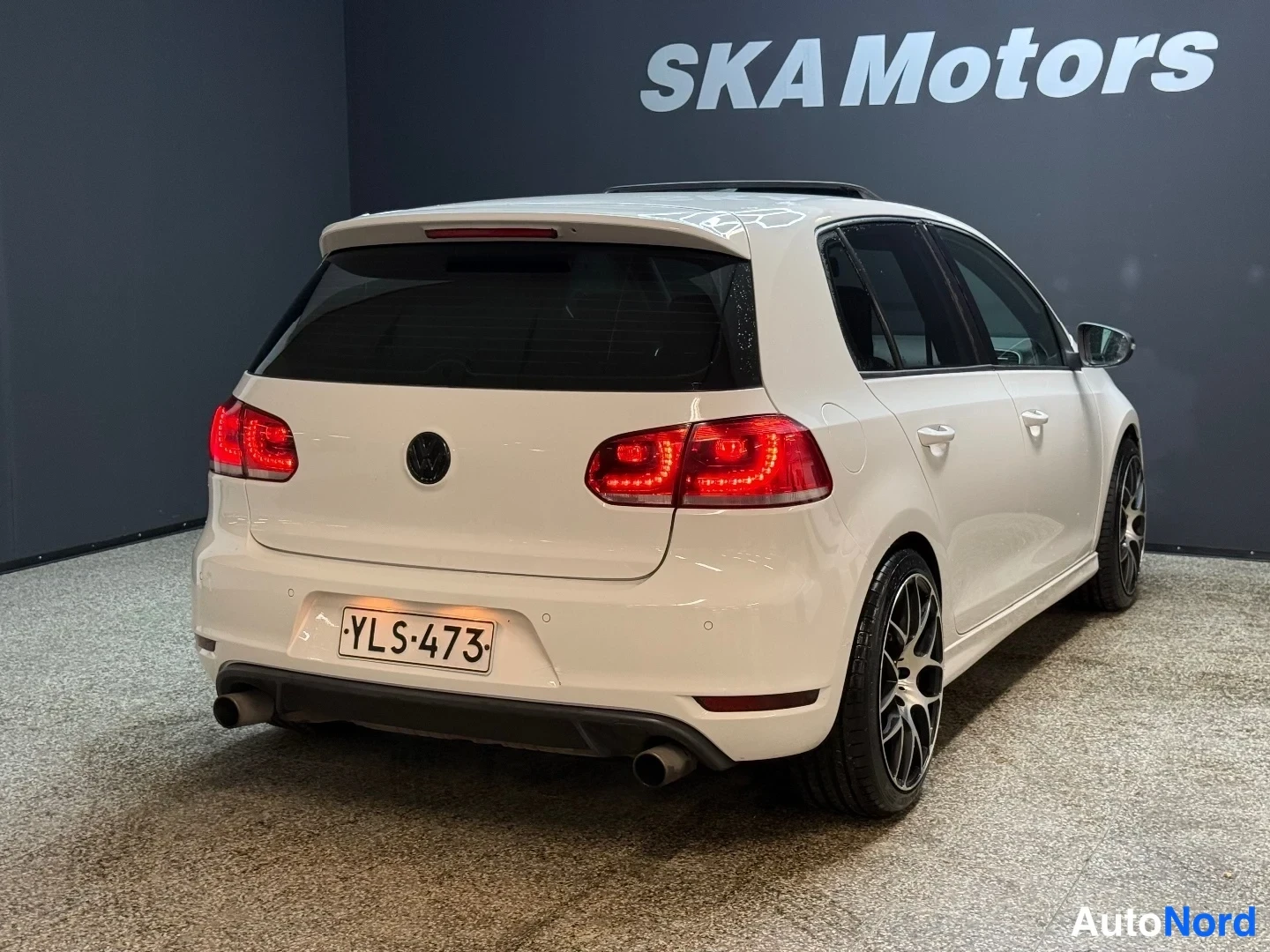 Valkoinen Volkswagen Golf GTI 2009, takaviisto, kuva 7