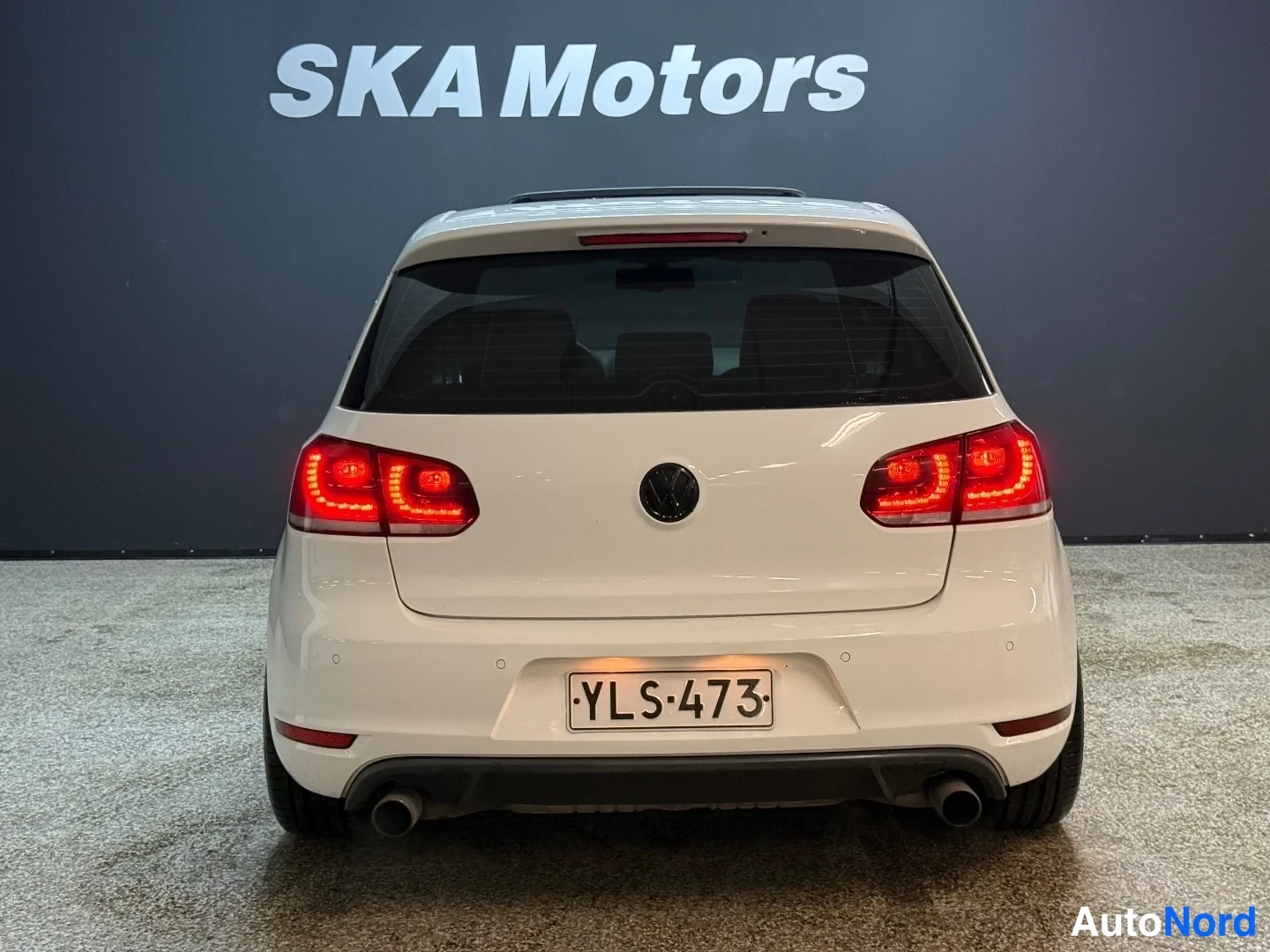 Valkoinen Volkswagen Golf GTI 2009, takaa, kuva 8