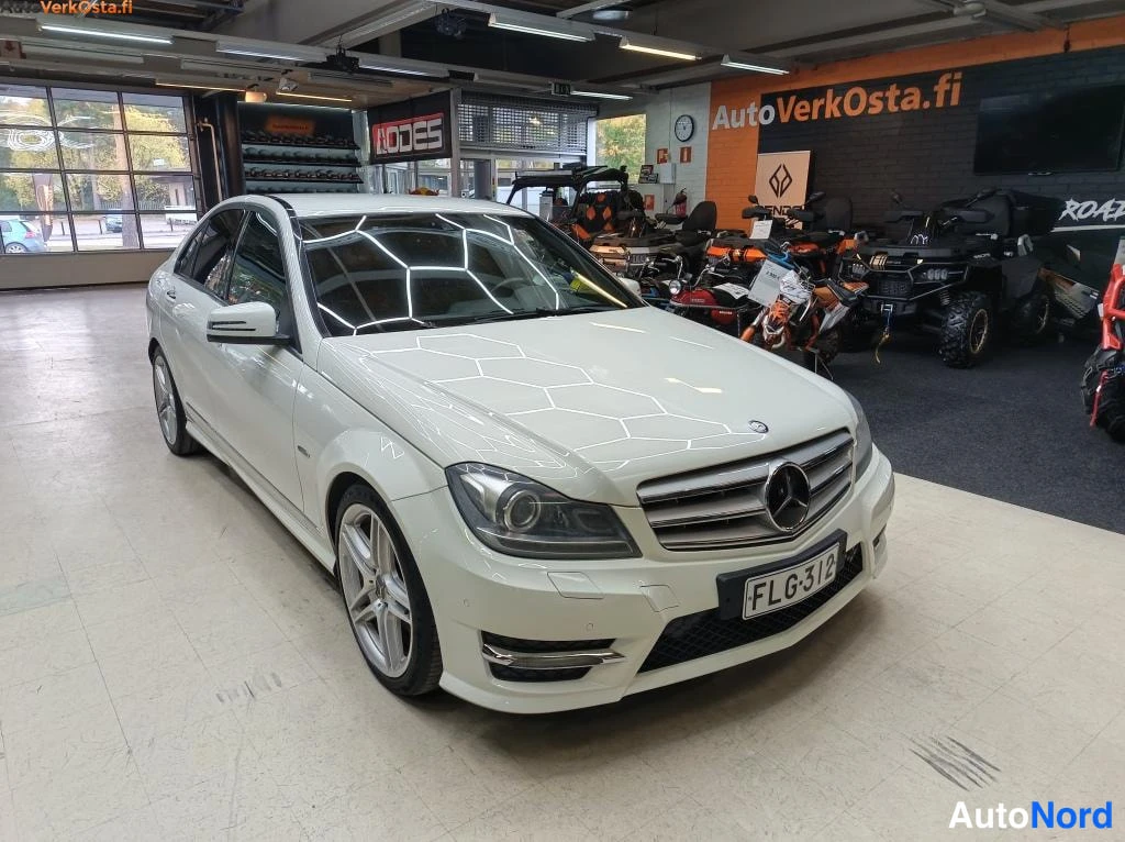 Valkoinen Mercedes-Benz C 300 CDI 4MATIC 2012, etuviisto, keula oikealle, kuva 3