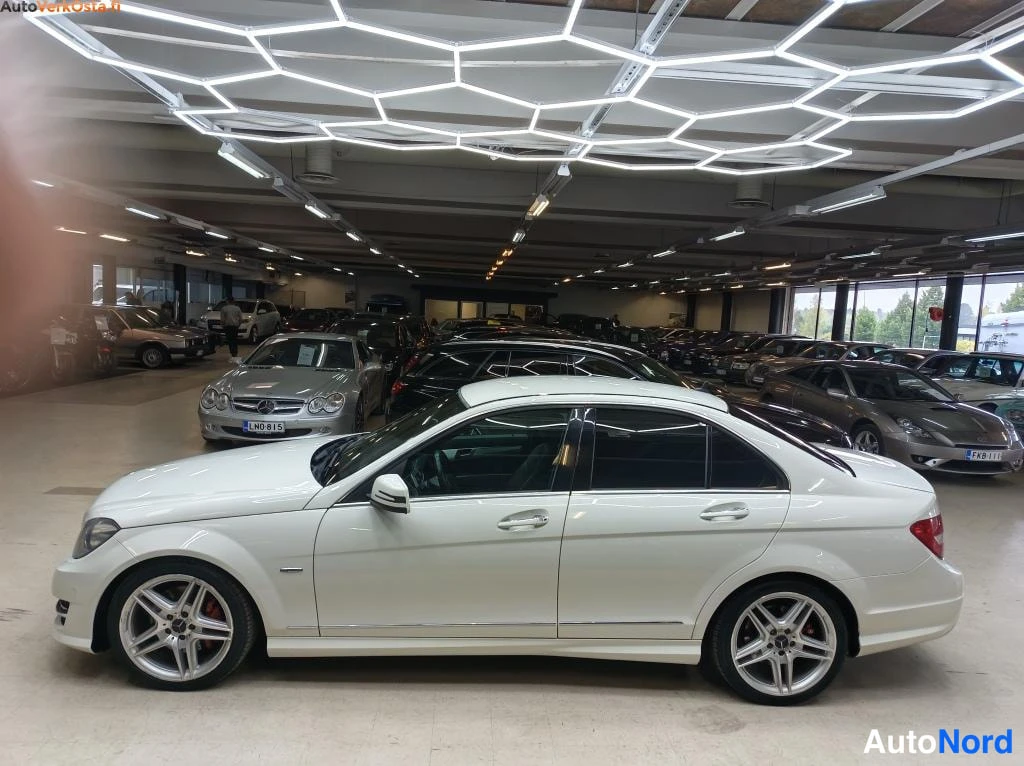 Valkoinen Mercedes-Benz C 300 CDI 4MATIC 2012, sivulta, kuva 5