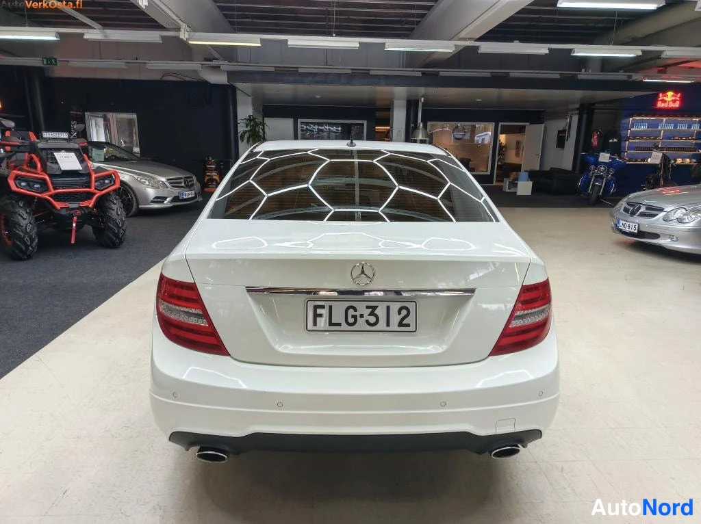 Valkoinen Mercedes-Benz C 300 CDI 4MATIC 2012, takaa, kuva 8