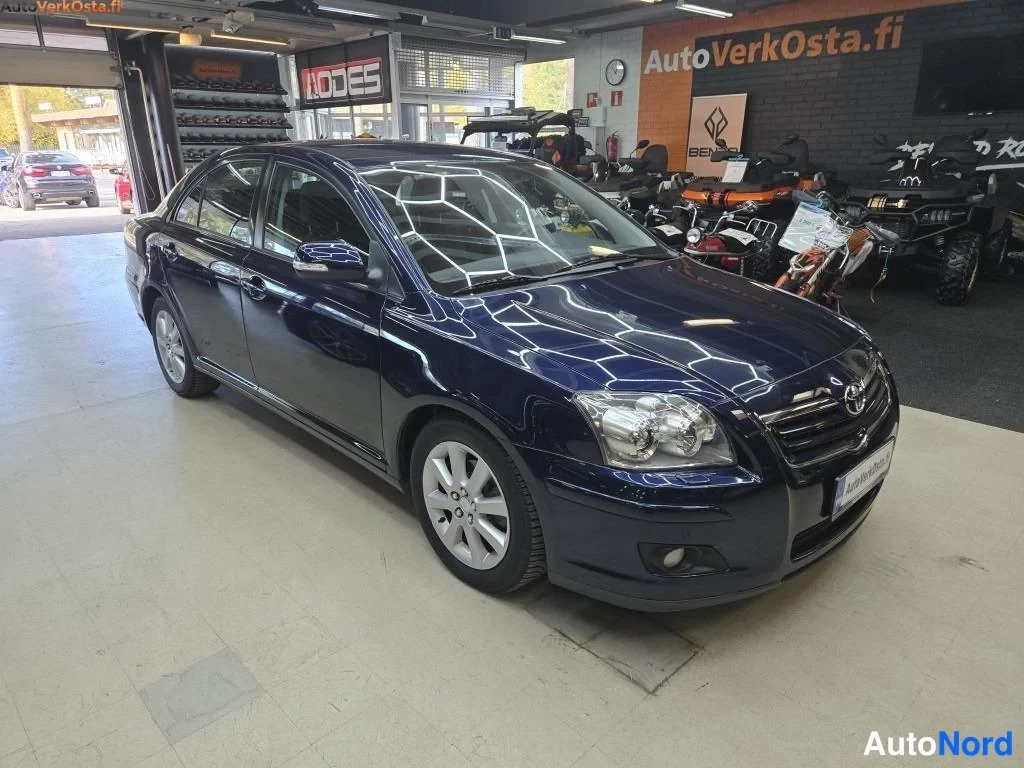 Sininen Toyota Avensis 2006, etuviisto, keula oikealle, kuva 3