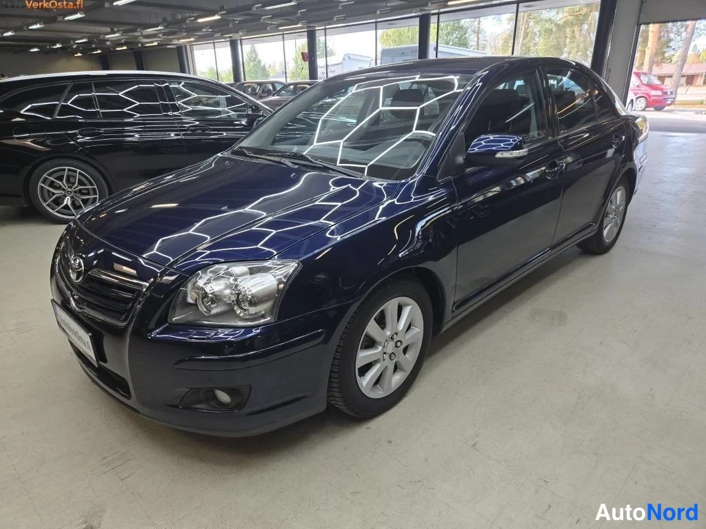 Sininen Toyota Avensis 2006, etuviisto, keula vasemmalle, kuva 2