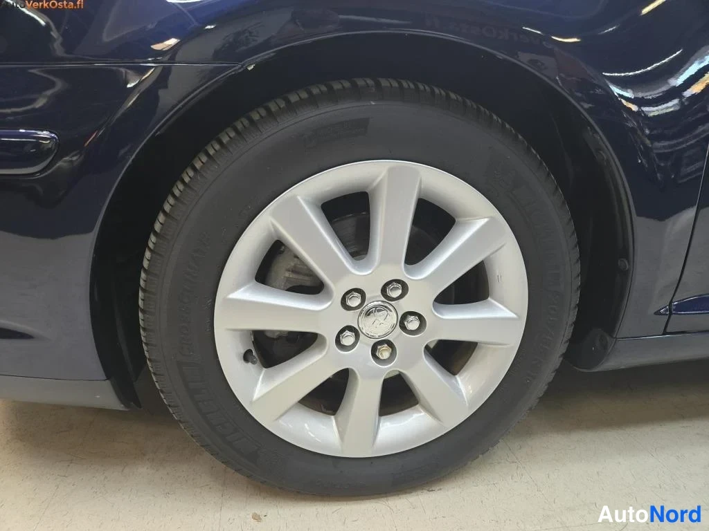 Sininen Toyota Avensis 2006, yksityiskohta, kuva 29