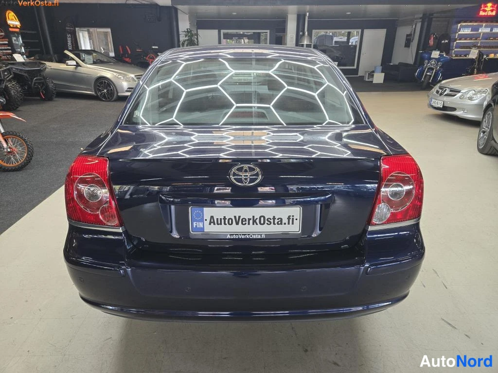 Sininen Toyota Avensis 2006, takaa, kuva 12