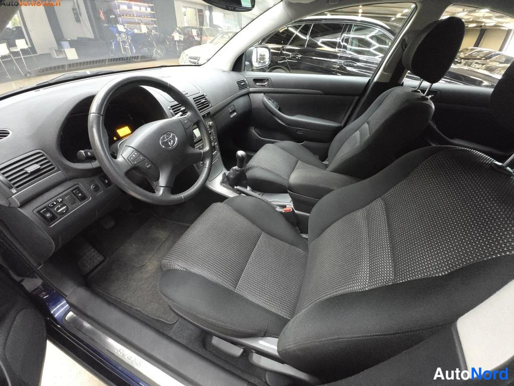 Sininen Toyota Avensis 2006, ohjaamo, kuva 15