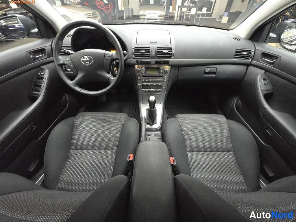 Sininen Toyota Avensis 2006, ohjaamo, kuva 16