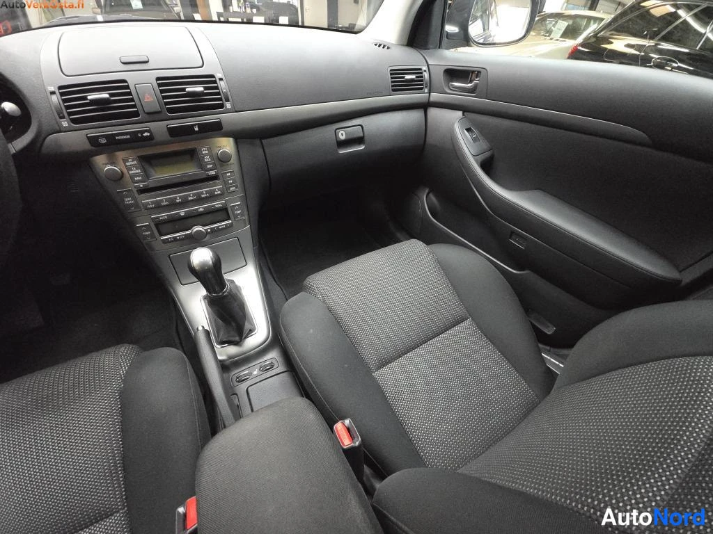 Sininen Toyota Avensis 2006, ohjaamo, kuva 17