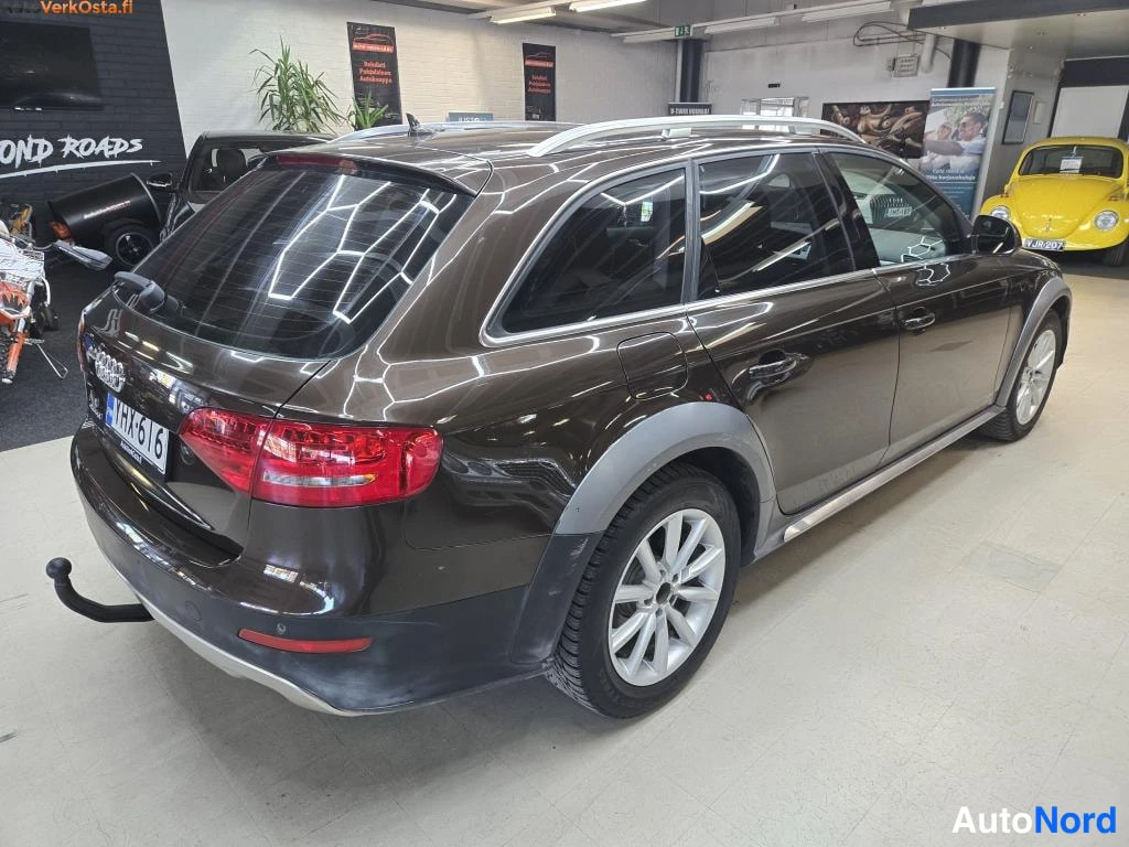 Ruskea Audi A4 Allroad 2010, takaviisto, kuva 4