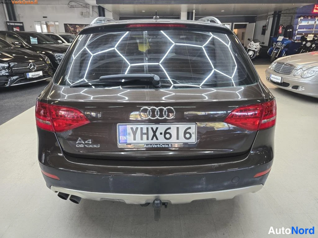 Ruskea Audi A4 Allroad 2010, takaa, kuva 6