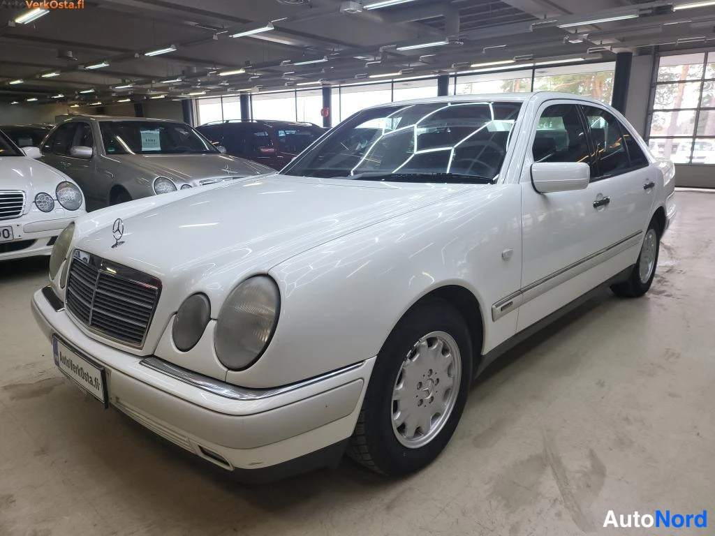 Mercedes-Benz E 200 Elegance Aut. 1998