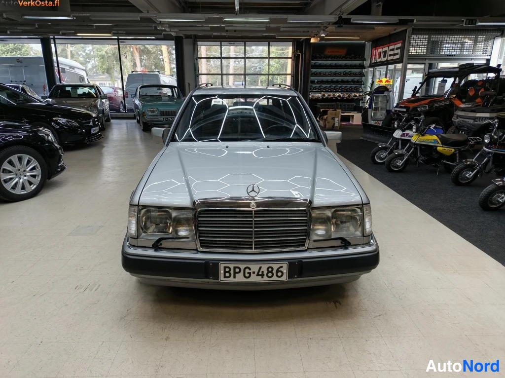 Hopea Mercedes-Benz 300 TE 1991, edestä, kuva 4