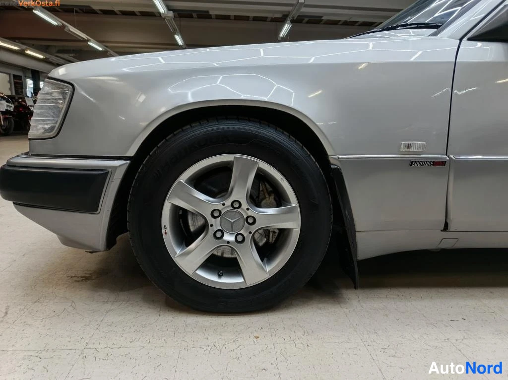 Hopea Mercedes-Benz 300 TE 1991, etuviisto, keula vasemmalle, kuva 3