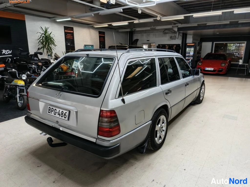 Hopea Mercedes-Benz 300 TE 1991, takaviisto, kuva 8