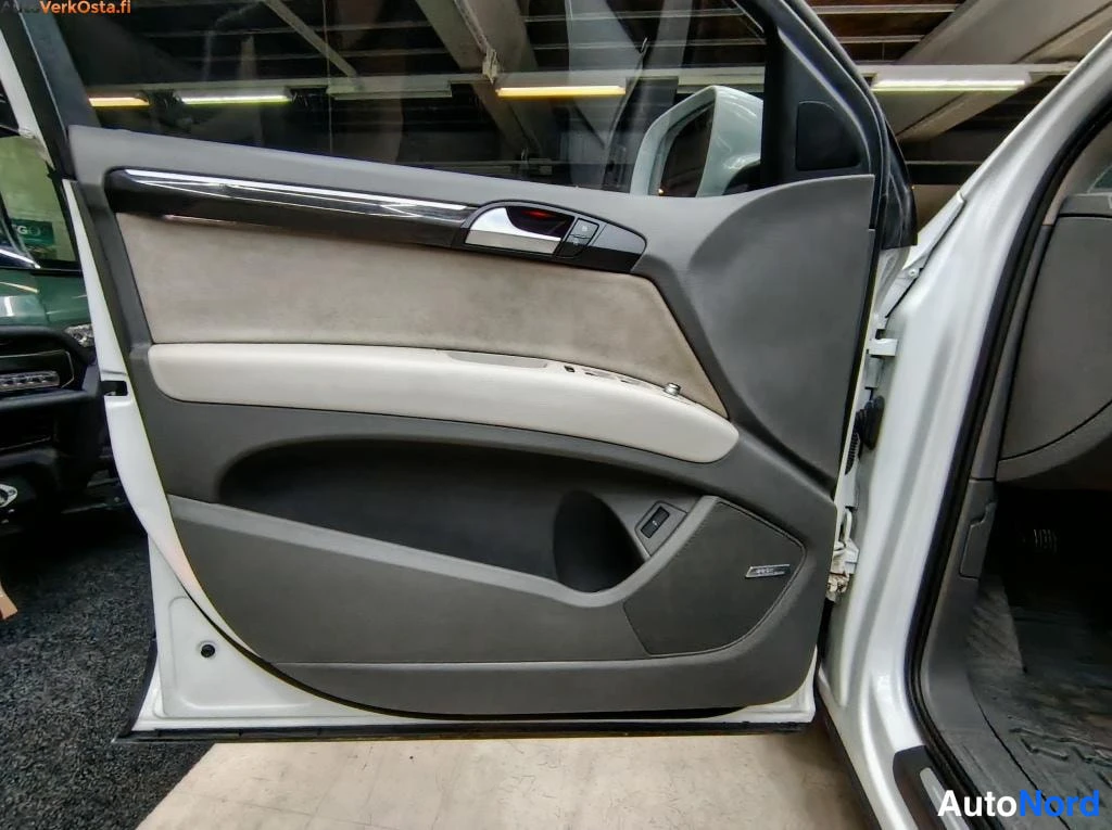 Valkoinen Audi Q7 2012, yksityiskohta, kuva 18