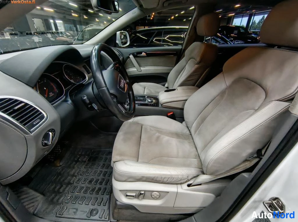 Valkoinen Audi Q7 2012, etuistuimet, kuva 11