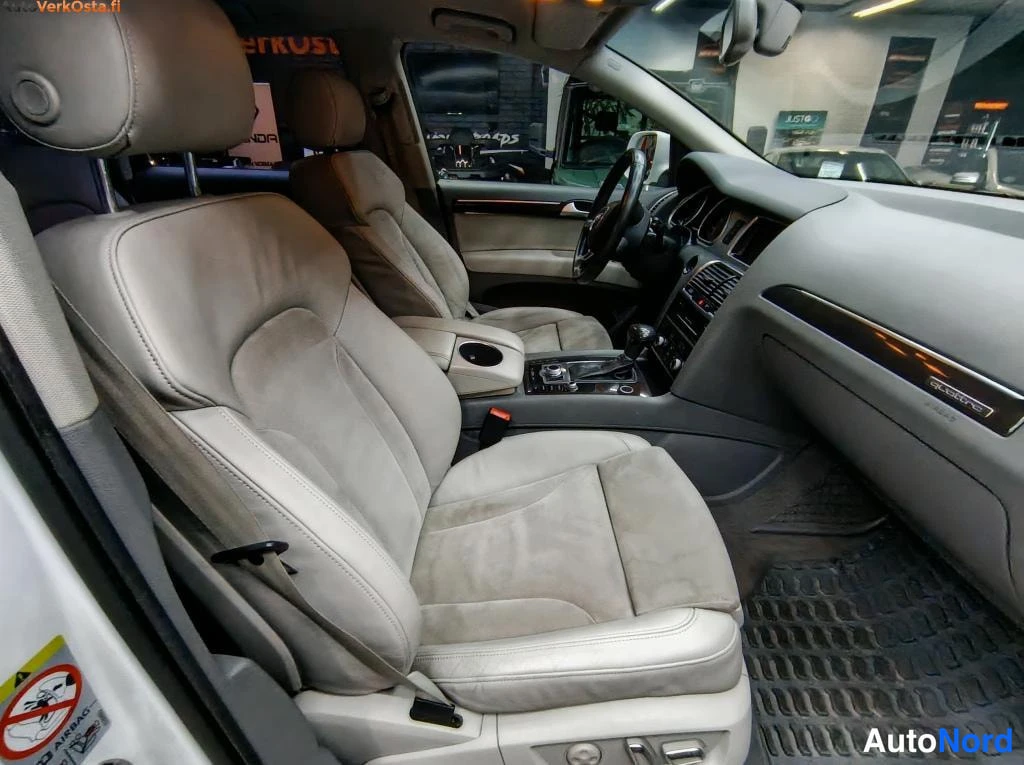 Valkoinen Audi Q7 2012, etuistuimet, kuva 12