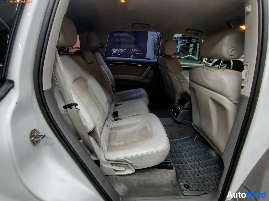 Valkoinen Audi Q7 2012, takaistuimet, kuva 14