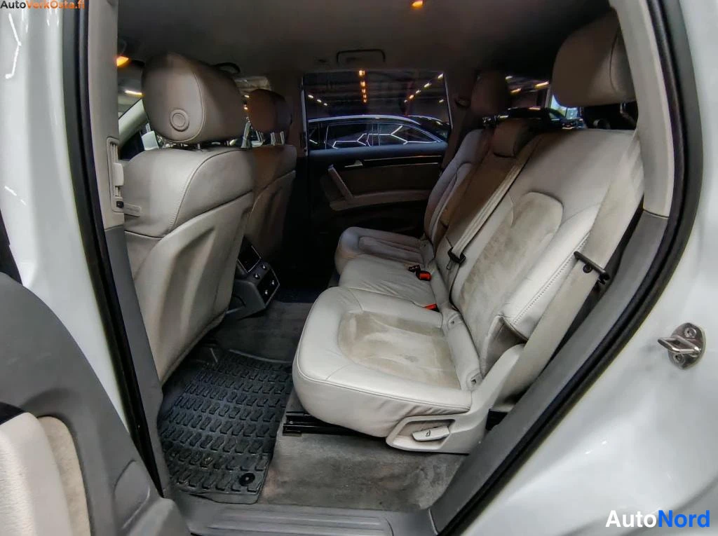 Valkoinen Audi Q7 2012, takaistuimet, kuva 15