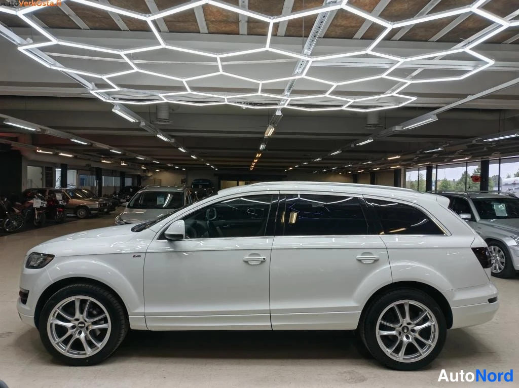 Valkoinen Audi Q7 2012, sivulta, kuva 5