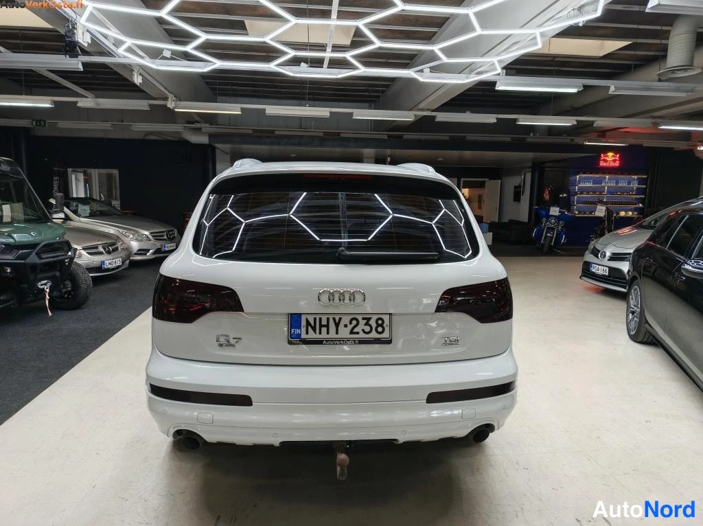Valkoinen Audi Q7 2012, takaa, kuva 8