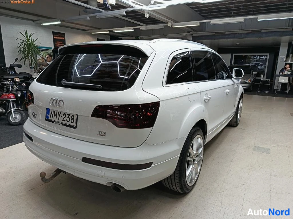 Valkoinen Audi Q7 2012, takaviisto, kuva 7