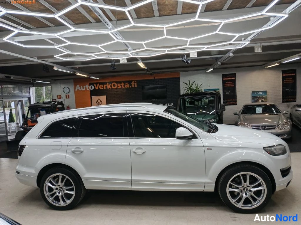 Valkoinen Audi Q7 2012, sivulta, kuva 4