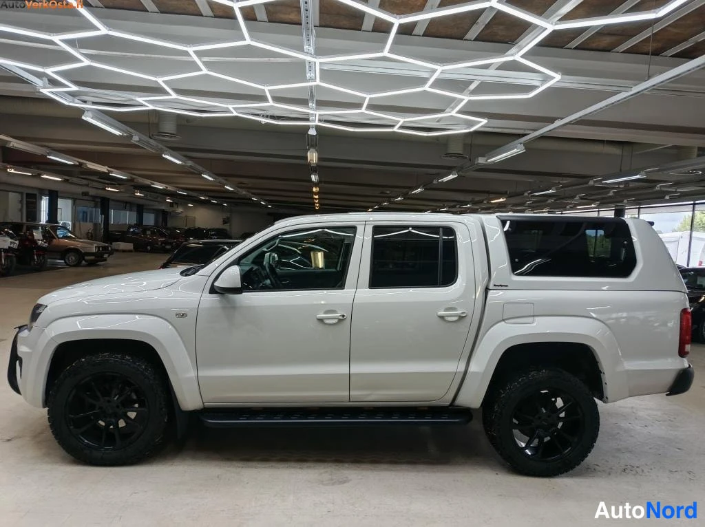 Valkoinen Volkswagen Amarok 2018, sivulta, kuva 4