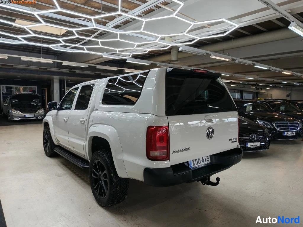 Valkoinen Volkswagen Amarok 2018, takaviisto, kuva 6